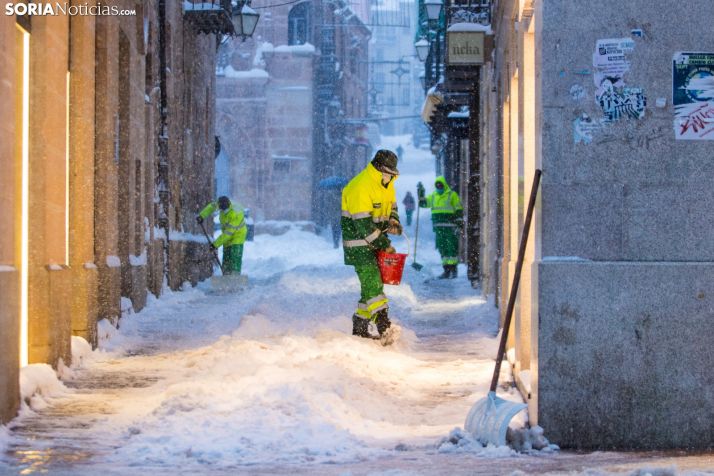 Los sorianos colaboran con la limpieza de calles sumándose a los más de cien efectivos municipales