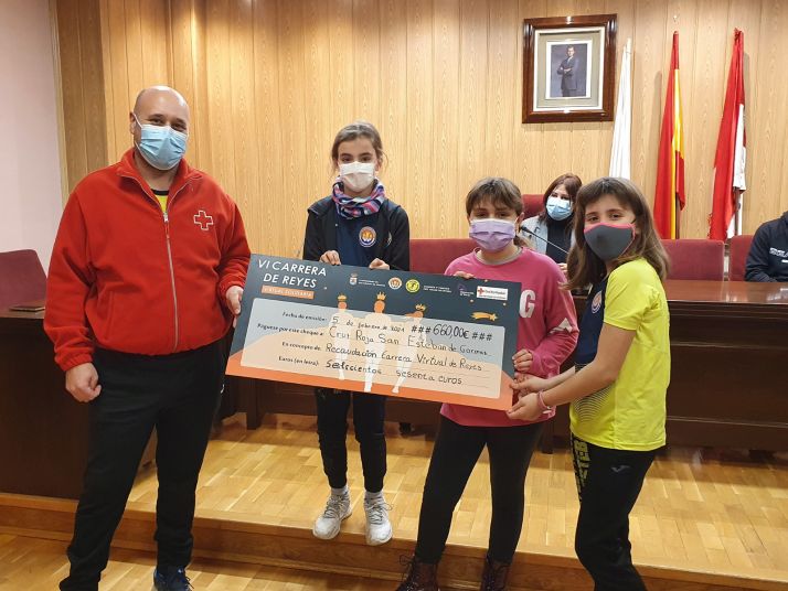 San Esteban dona a Cruz Roja los fondos de su Carrera de Reyes