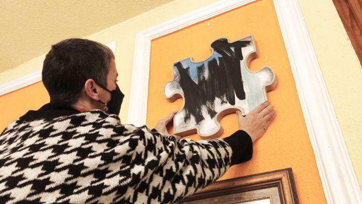 Infinity Art dona una obra de arte al Casino Circulo de la Amistad Numancia de la artista Rebeca Plana