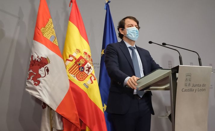 El TSJ inadmite una querella contra el presidente de la Junta por prevaricación tras adelantar el toque de queda