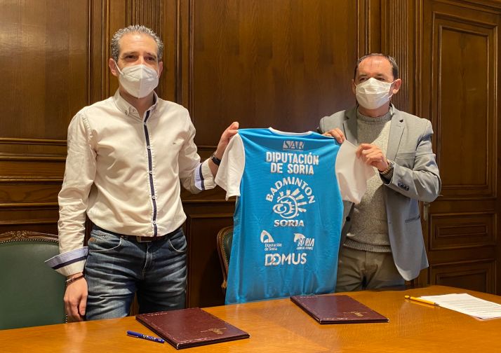 La Diputación suscribe el primer convenio con el Bádminton Soria 