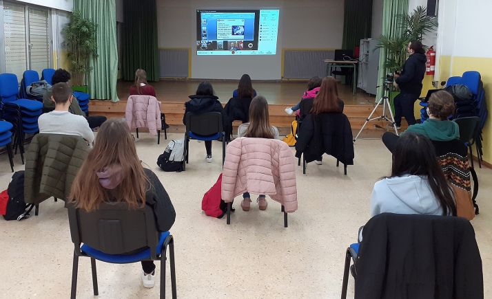 El IES Gaya Nuño de Almazán mantiene videoconferencia con la BAE ‘Gabriel de Castilla’ en la Antártida