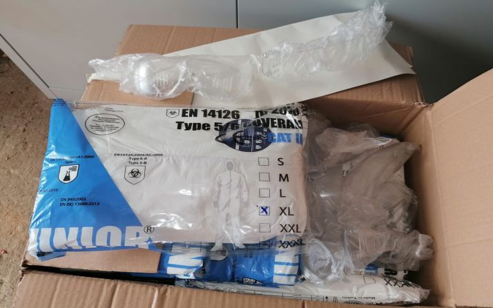 La Agencia de Protección Civil de la Junta reparte material de protección a voluntarios, policías locales y bomberos de la provincia