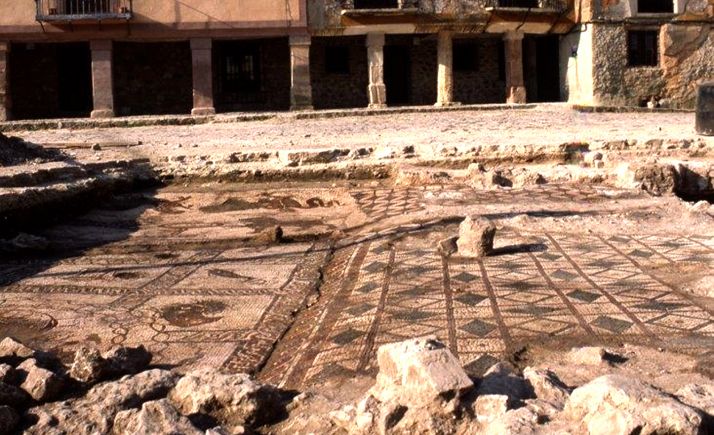 El mosaico aparecido en la plaza Mayor de Medinaceli será alojado en el Palacio Ducal