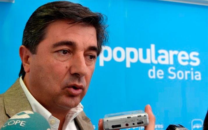 El PP exige públicamente a Luis Rey que facilite nombre y apellidos de los vacunados irregularmente