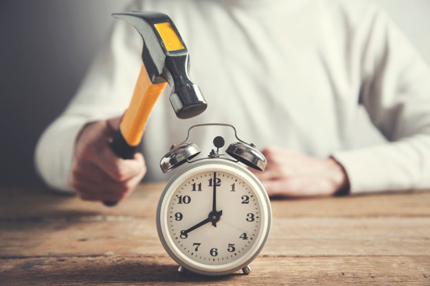 Castilla y León afronta hoy otro día decisivo sobre un cuestionado toque de queda que ya lleva un mes en vigor