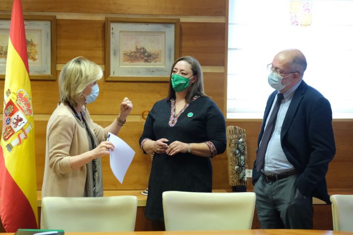 Castilla y León sube el sueldo a 10.000 enfermeros 