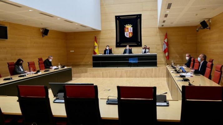 Las Cortes regionales aceptan la moción de censura del PSOE