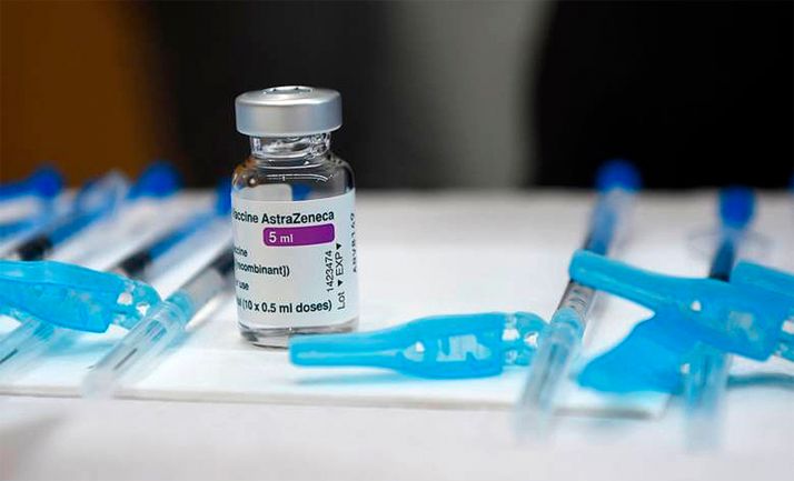 Se amplia la edad para la vacuna de AstraZeneca hasta los 65 años 
