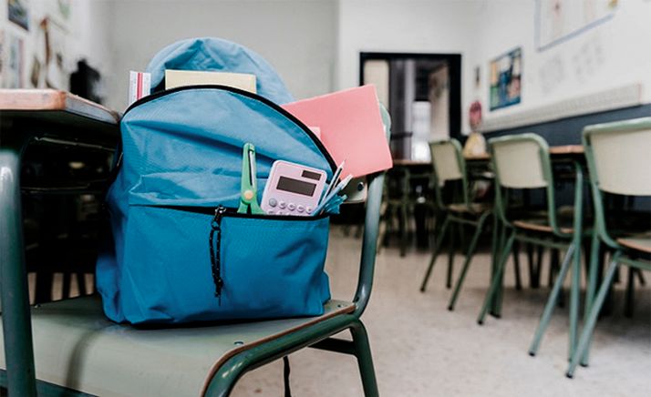 Rechazan la retirada de carteles a favor de la escolarización pública promovida por la Consejería