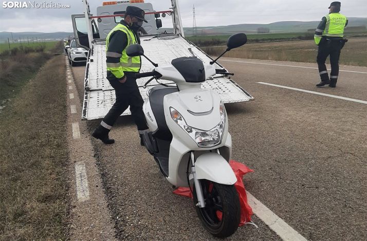 Imagen de la motocicleta en la que viajaba la fallecida. /SN