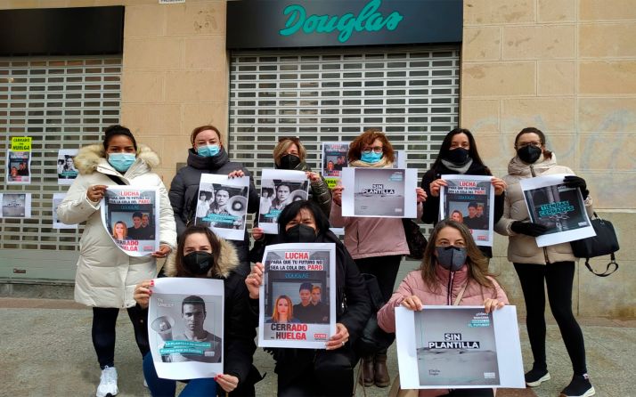 Nueva concentración de protesta de empleadas de Douglas en Soria