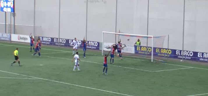 Directo: un Numancia muy nervioso acaba entregando el partido a un Langreo con 10 jugadores (1-1)