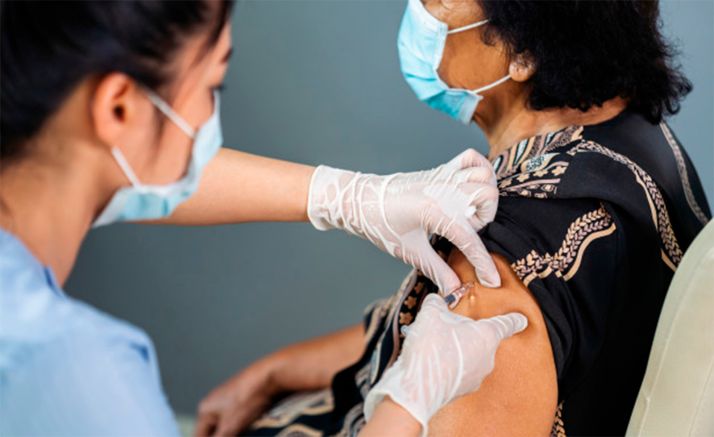La vacunación se centra ahora en segundas dosis a grandes dependientes y mayores de 80 años y se inicia la de pacientes con condiciones de riesgo alto