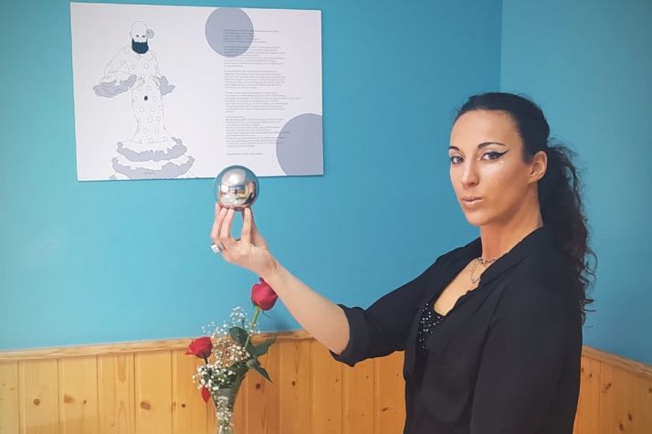 Autora de la exposición, Desireé Gabarra.