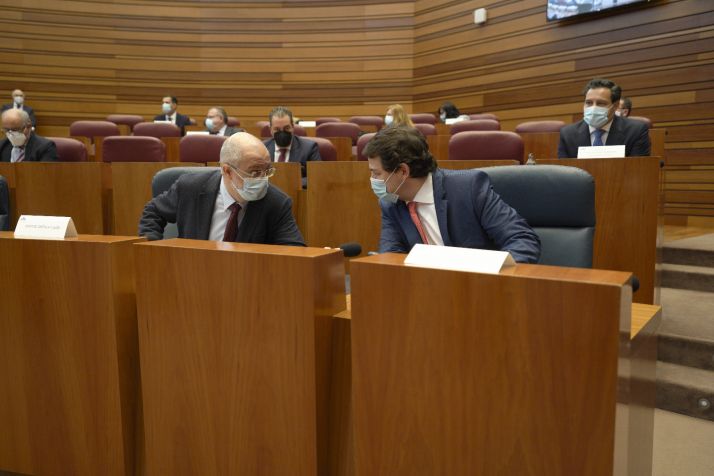 Igea y Mañueco durante el debate de la moción de censura.