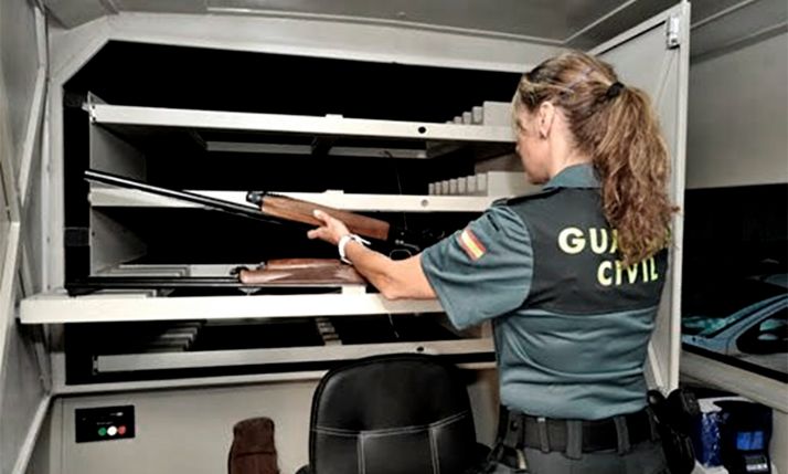 La Guardia Civil avisará vía e-mail o SMS sobre la caducidad de las licencias y visados de armas 