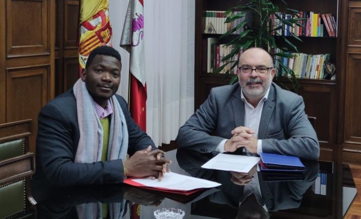 Humanista, bombero forestal, concejal en un pueblo de 26 habitantes y ahora Embajador Mundial de Paz de la ONU