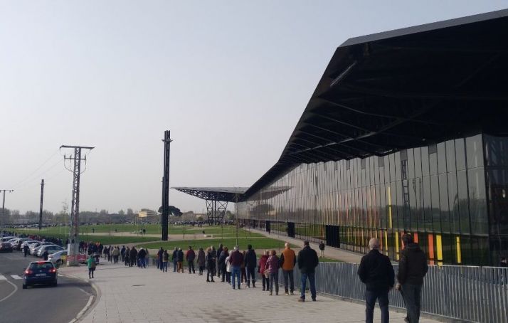 Importantes colas para recibir la vacuna en Castilla y León. Así avanza cada provincia