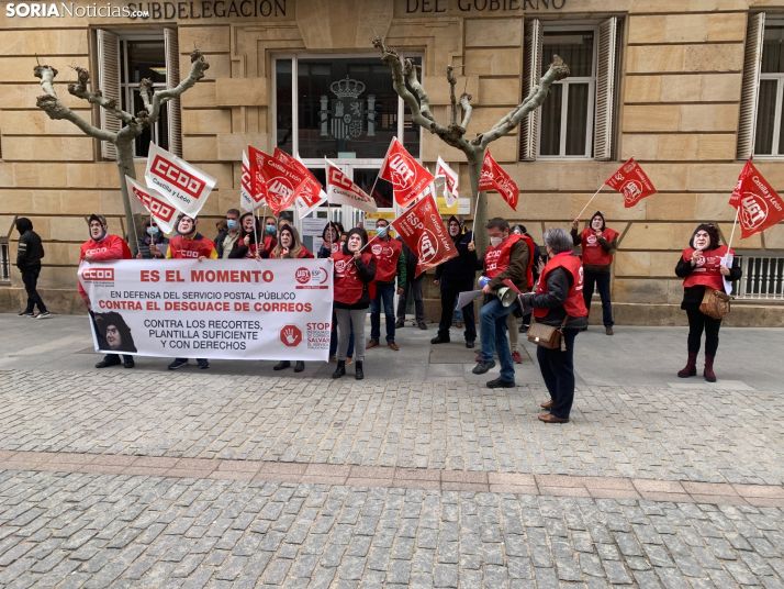 Manifestación del personal de correos para evitar su ‘desguace’