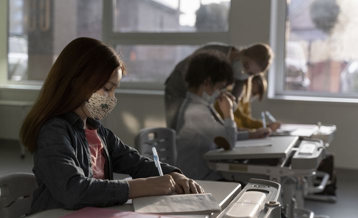Piden que los fondos UE sirvan para incrementar las plantillas de docentes y reducir las ratios en las aulas