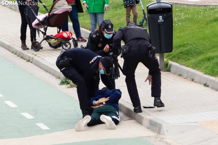 Imágenes | Un detenido tras el enfrentamiento del entorno de un jugador del Numancia con la afición