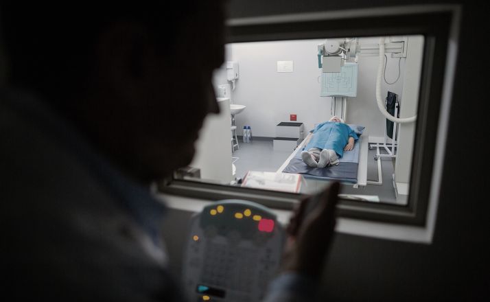 Tras su implantación en Ávila, Mañueco anuncia una unidad satélite de radioterapia en Soria