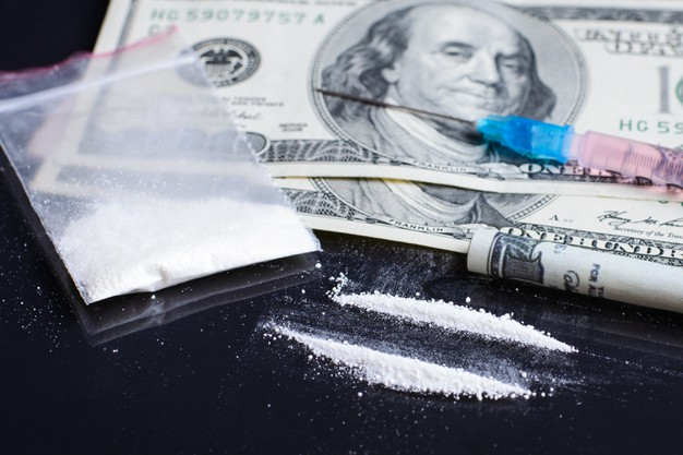 Condenados a año y medio de cárcel por traficar con marihuana y cocaína