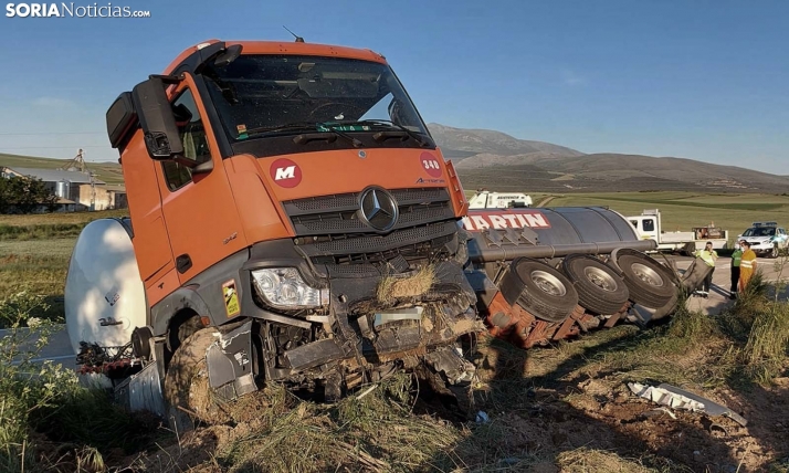 Complicado accidente en la carretera que une Ólvega y Matalebreras con alcohol por medio
