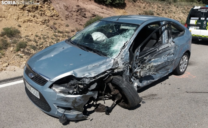 Dos trasladados por un accidente en la N-122 con dos vehículos implicados