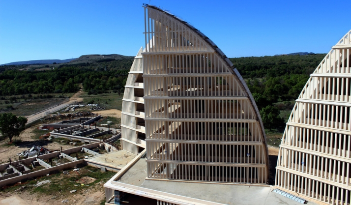 Un joven ingresado en la UCI tras caerse de una de las cúpulas en Garray