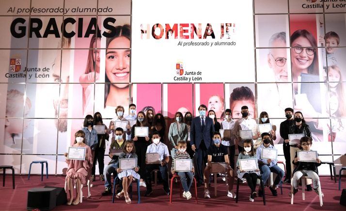 Para Mañueco, la comunidad educativa de Castilla y León ha obtenido este curso una matrícula de honor en compromiso y responsabilidad