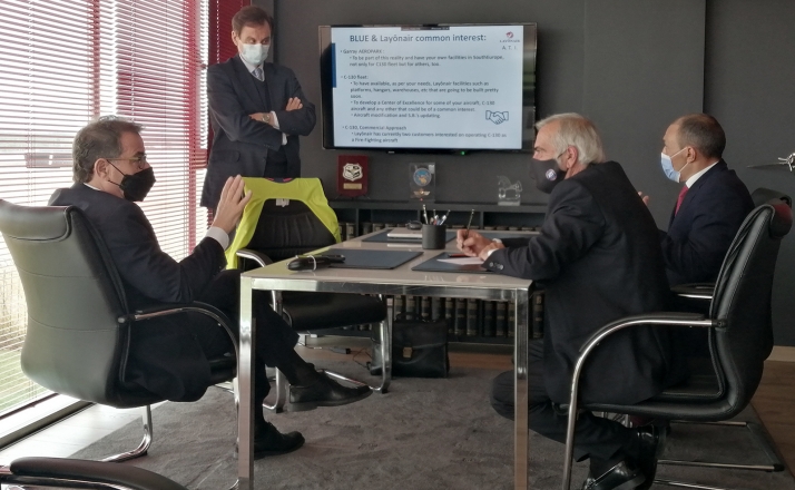 Una imagen de la reunión celebrada este lunes en las dependencias del ATI. /Layonair