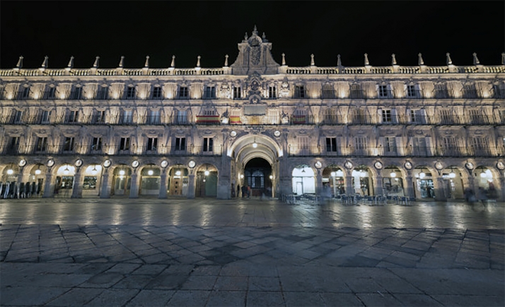 Una imagen nocturna de la plaza Mayor de Salamanca. 