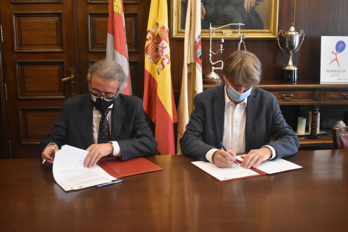 Ayuntamiento y FUNGE facilitarán le empleabilidad de 8 egresados con el objetivo de atraer y retener talento