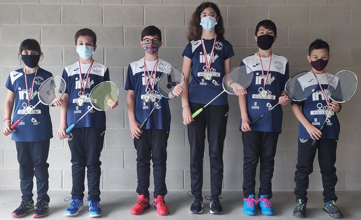 Los volantistas con sus medallas tras su intervención en las pruebas. /CVB