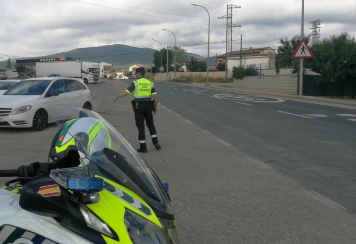 Pillan a un menor conduciendo y da positivo en cannabis