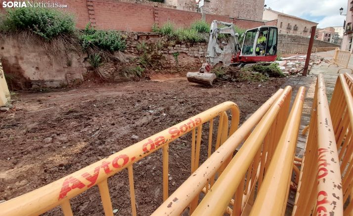 El Ayuntamiento interviene de oficio en un solar del Casco