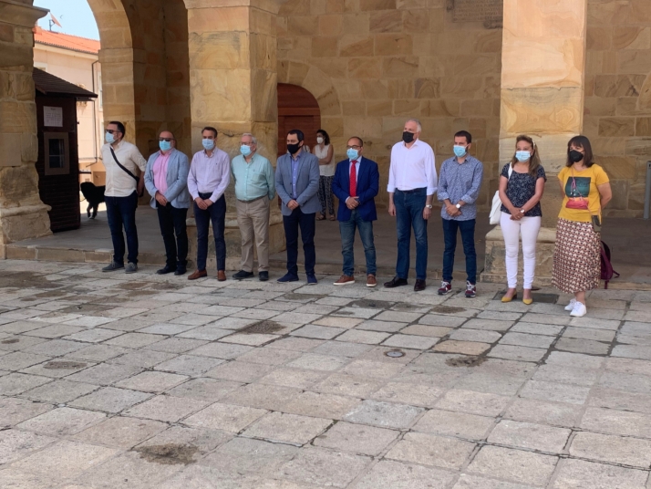 Concentración en las instituciones sorianas en homenaje a Anna y Olivia