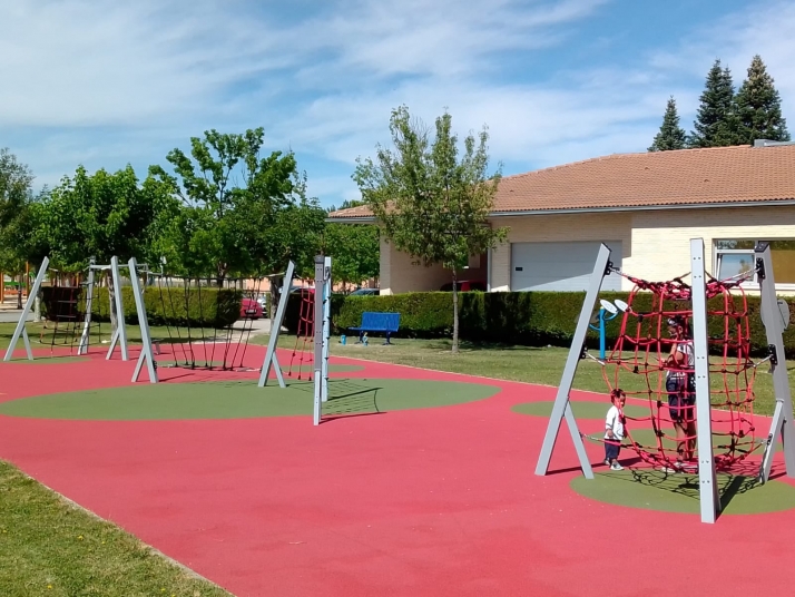 San Esteban invierte 60.000 euros en la mejora de parques infantiles y juveniles