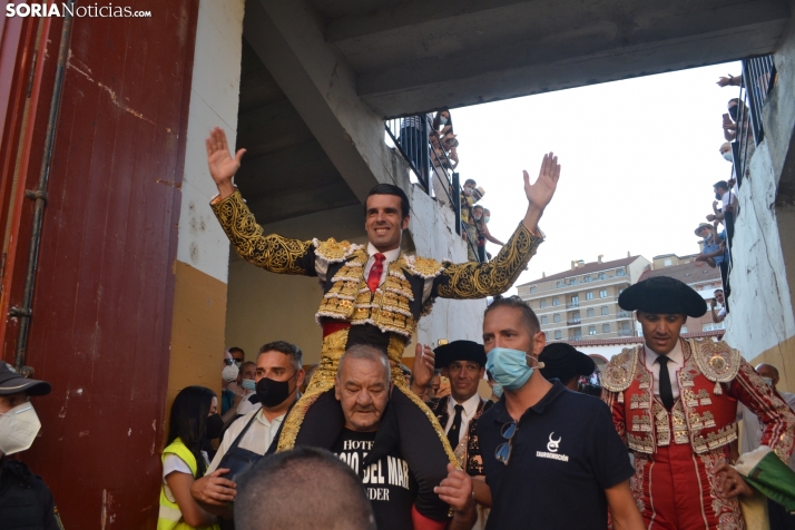 De Justo abre la puerta grande de San Benito 600 días después