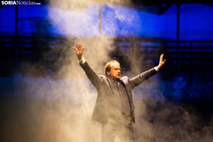 Exitosa noche de teatro en El Burgo