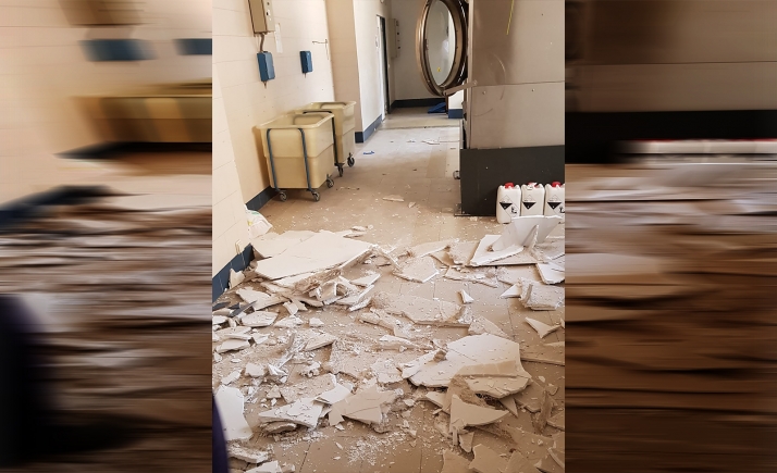 Desplome del falso techo en la lavandería de El Mirón