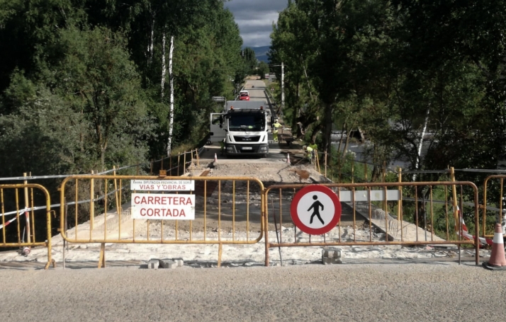 Obras en la calzada que une Garay con Tardesillas. /Dip.