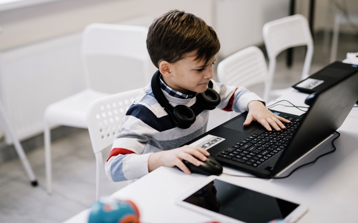 Un centenar de familias sorianas se benefician de las ayudas regionales para adquirir dispositivos digitales