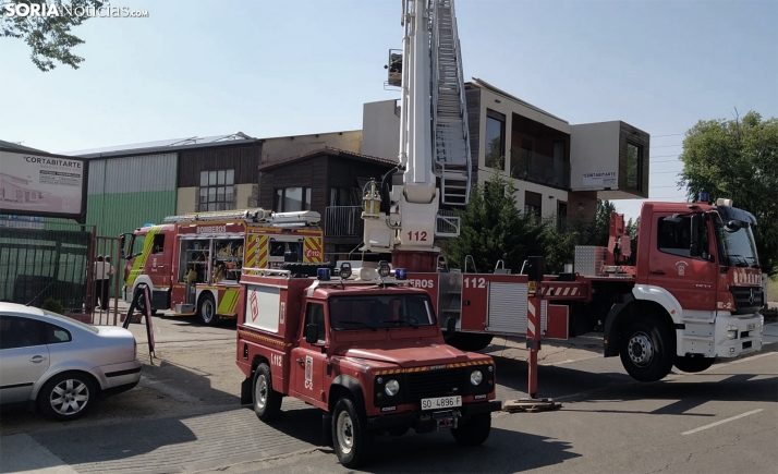 Intervención de los bomberos en el polígono Las Casas