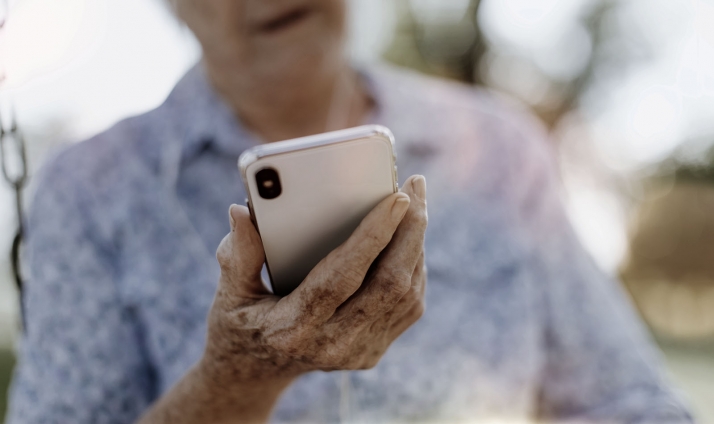 La Junta anuncia 4,8 M€ para digitalizar sus centros de mayores 