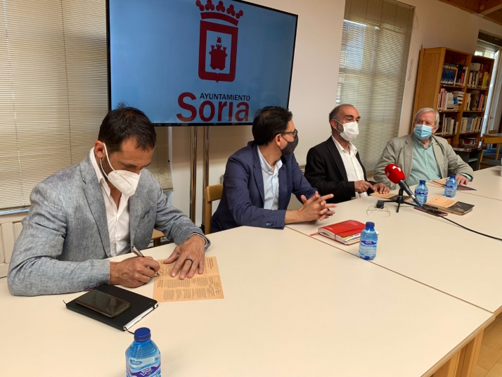 Soria analiza la obra de José Jiménez Lozano, referente de la literatura y el periodismo de Castilla y León