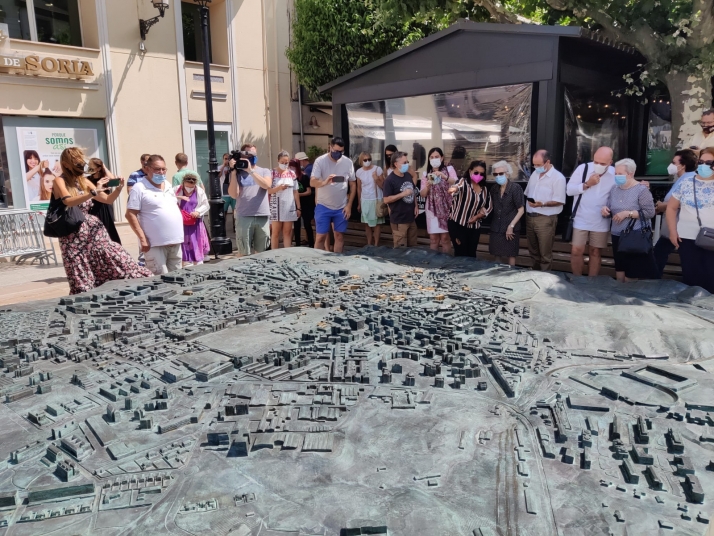 El reto: ¿Eres capaz de identificar los 49 edificios dorados de la gran maqueta de Soria?