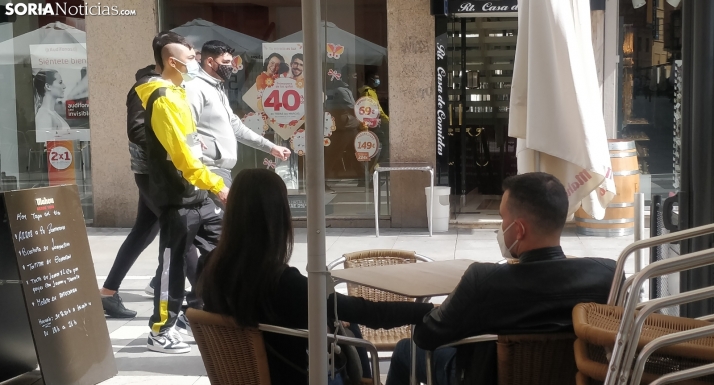 Así (de disparados) están los contagios entre los jóvenes en cada provincia de Castilla y León: Hasta 5.000 de incidencia 